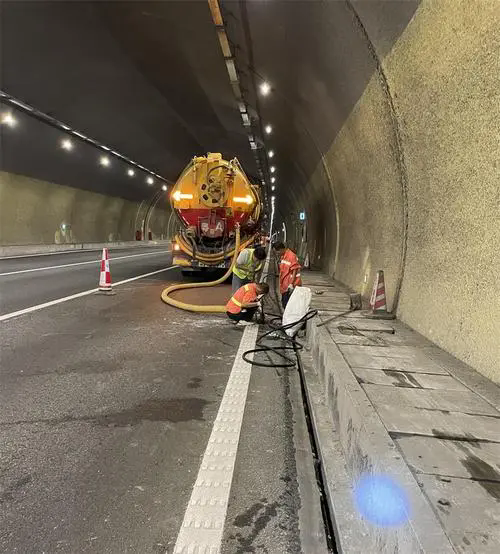 灵台隧道排水渠清淤